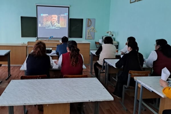 Сәуірдің 9- нан мамырдың 9- на дейін өткізілетін Ұлы Жеңістің 80 жылдығына арналған айлық аясында мектеп мұғалімдеріне жеңіс тақырыбын қамтыған 