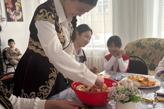 8 наурыз – Халықаралық әйелдер күні мерекесіне орай мектеп жанындағы интернатта тәрбиелік маңызы зор «Қыз қылығымен тәтті» атты дөңгелек үстел ұйымдастырылды. Іс-шара интернат тәрбиешілерінің бастамасымен өткізіліп, оған ауылымыздың қадірлі ақ жаулықты ан