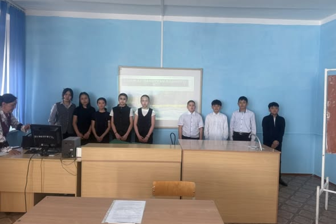 Бүгін мектебімізде “Болашақ планета – біздің қолымызда” тақырыбында дөңгелек үстел өтті 🌍 Оқушылар экология, табиғатты қорғау және болашаққа жауапкершілік туралы ой бөлісті ♻️ Әр пікір құнды болып, мазмұнды талқылау өтті. Табиғатты аялау – баршамыздың мін