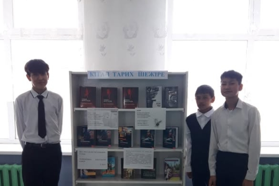 Ұлттық кітап күніне орай Сырымбет орта мектебінің кітапханашысы Құрманғожина Ә.Ж. 