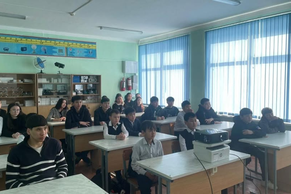 2026 жылғы 21 сәуір күні мектепте аға тәлімгерлердің ұйымдастыруымен «Балалар әдебиеті – рухани тәрбие бастауы» атты онкүндіктің қорытынды кеші өткізілді. Іс-шараның негізгі мақсаты – оқушыларды балалар әдебиеті арқылы білім мен ғылымға қызықтыру, рухани-